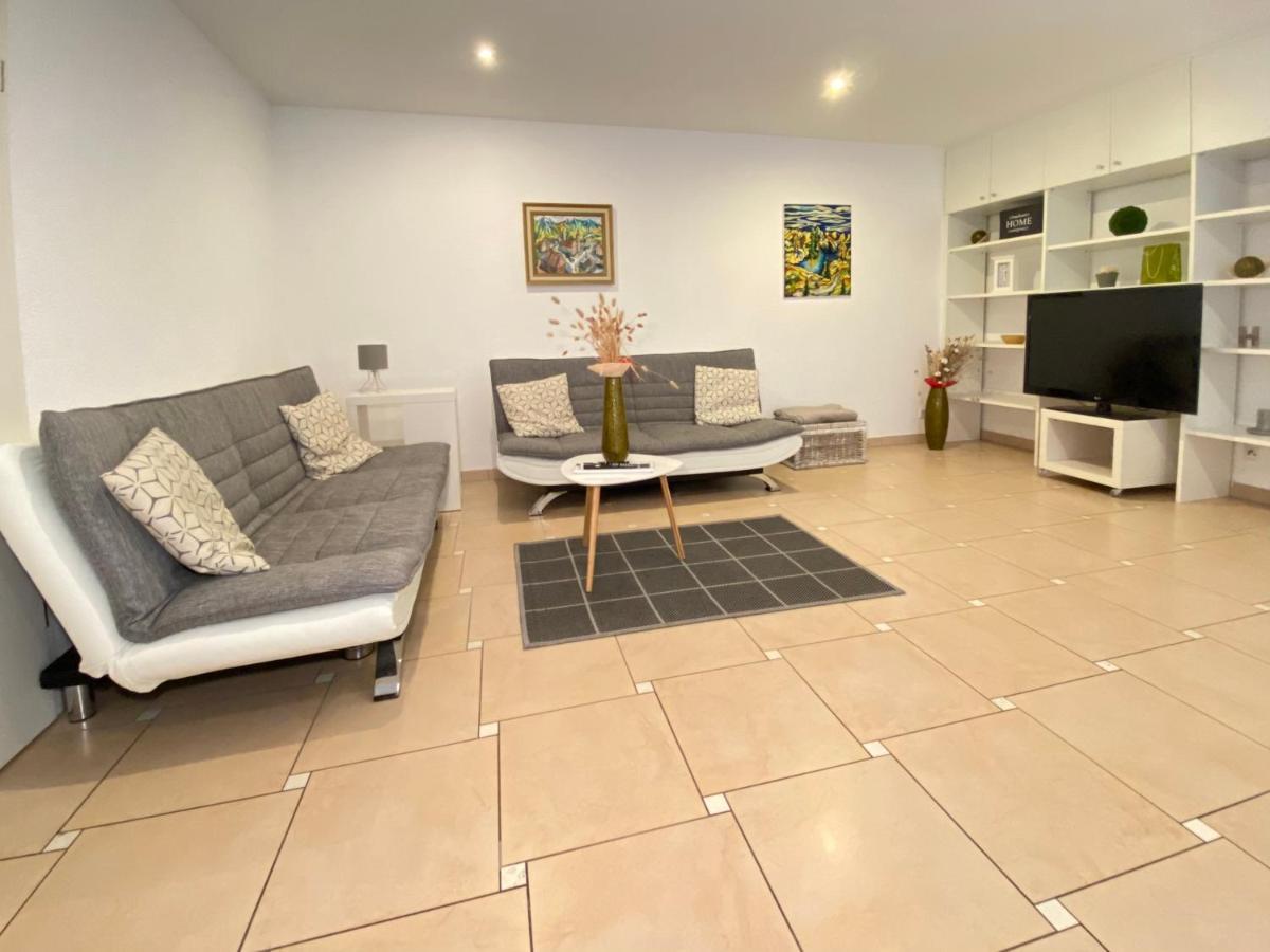 2 Zimmer Apartment, 70 Qm, Max 4 Pers, Private Terasse, 2 Parkplaetze, Internet 250 Mbit Gärtringen Exterior photo
