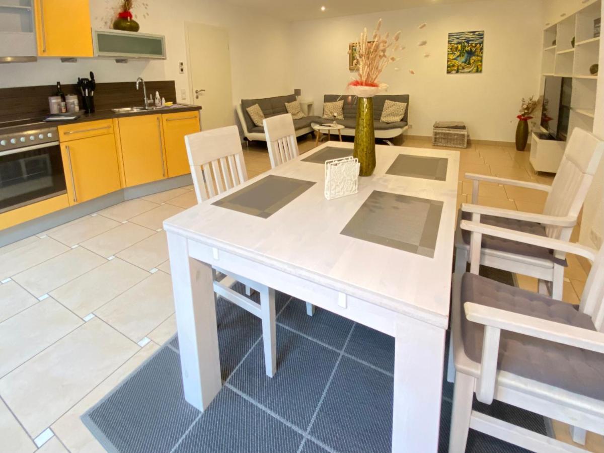 2 Zimmer Apartment, 70 Qm, Max 4 Pers, Private Terasse, 2 Parkplaetze, Internet 250 Mbit Gärtringen Exterior photo