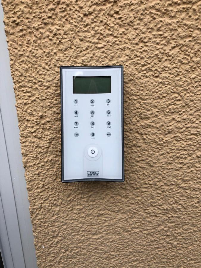 2 Zimmer Apartment, 70 Qm, Max 4 Pers, Private Terasse, 2 Parkplaetze, Internet 250 Mbit Gärtringen Exterior photo