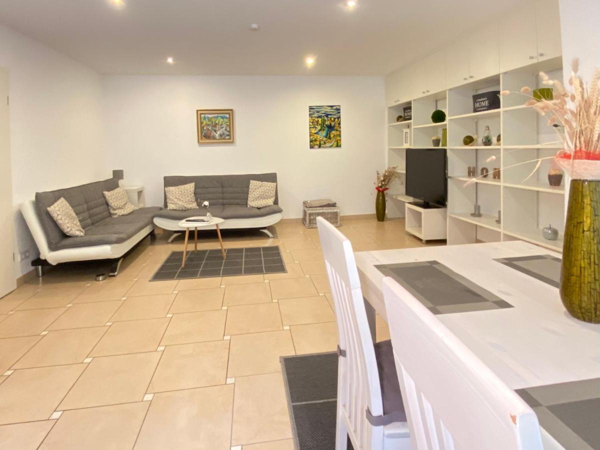 2 Zimmer Apartment, 70 Qm, Max 4 Pers, Private Terasse, 2 Parkplaetze, Internet 250 Mbit Gärtringen Exterior photo