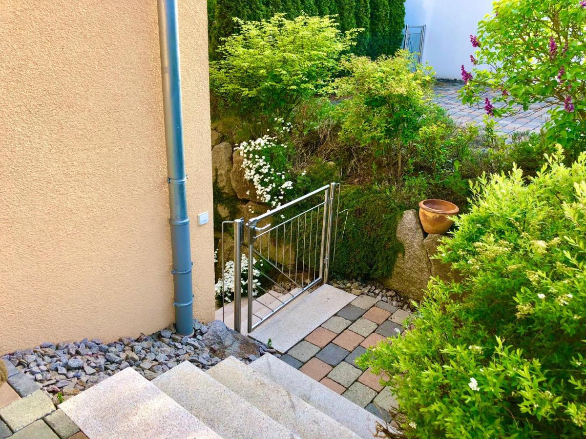 2 Zimmer Apartment, 70 Qm, Max 4 Pers, Private Terasse, 2 Parkplaetze, Internet 250 Mbit Gärtringen Exterior photo