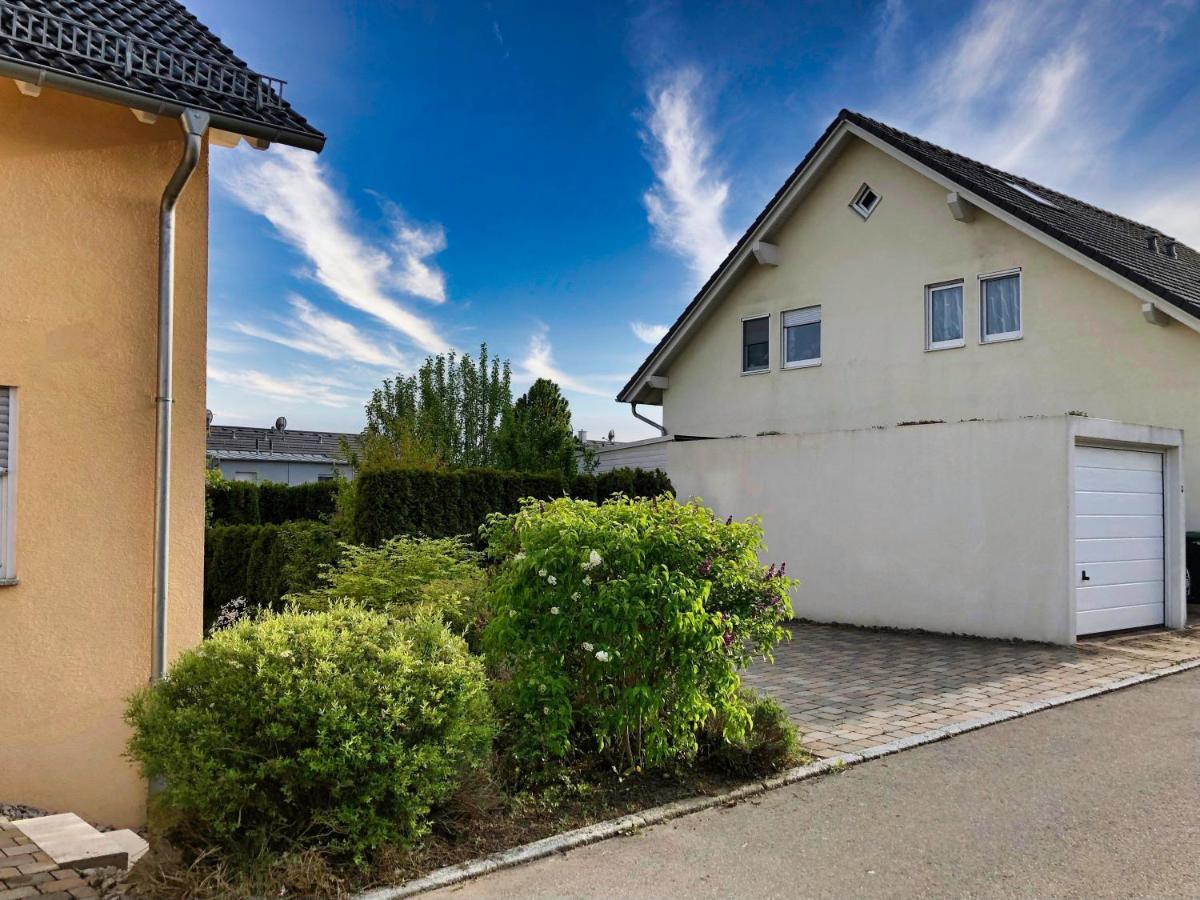 2 Zimmer Apartment, 70 Qm, Max 4 Pers, Private Terasse, 2 Parkplaetze, Internet 250 Mbit Gärtringen Exterior photo